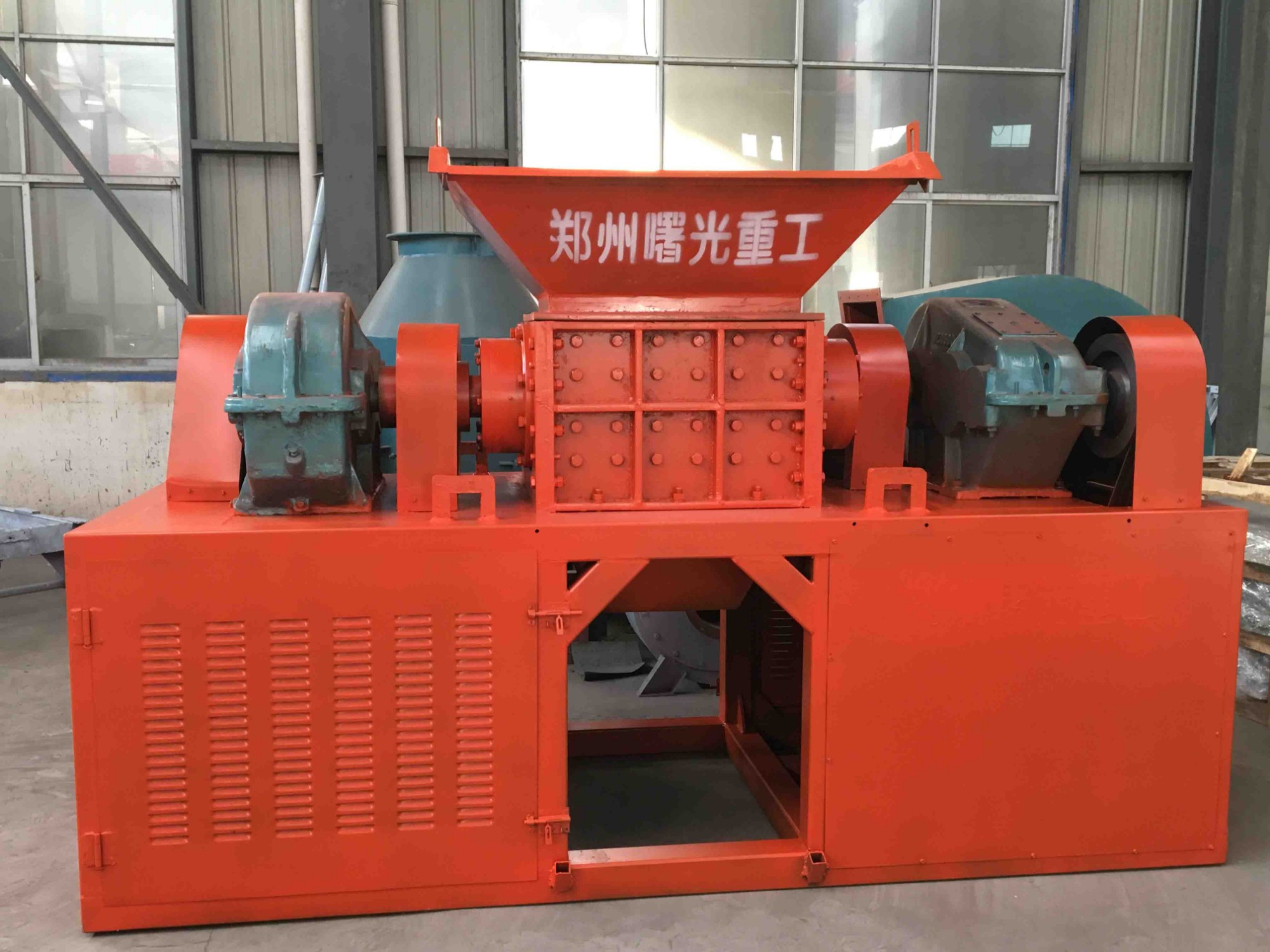 How to control the feeding of sand making machine